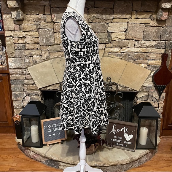 Gianni Bini Black White Damask Sleeveless Dress - Picture 6 of 10